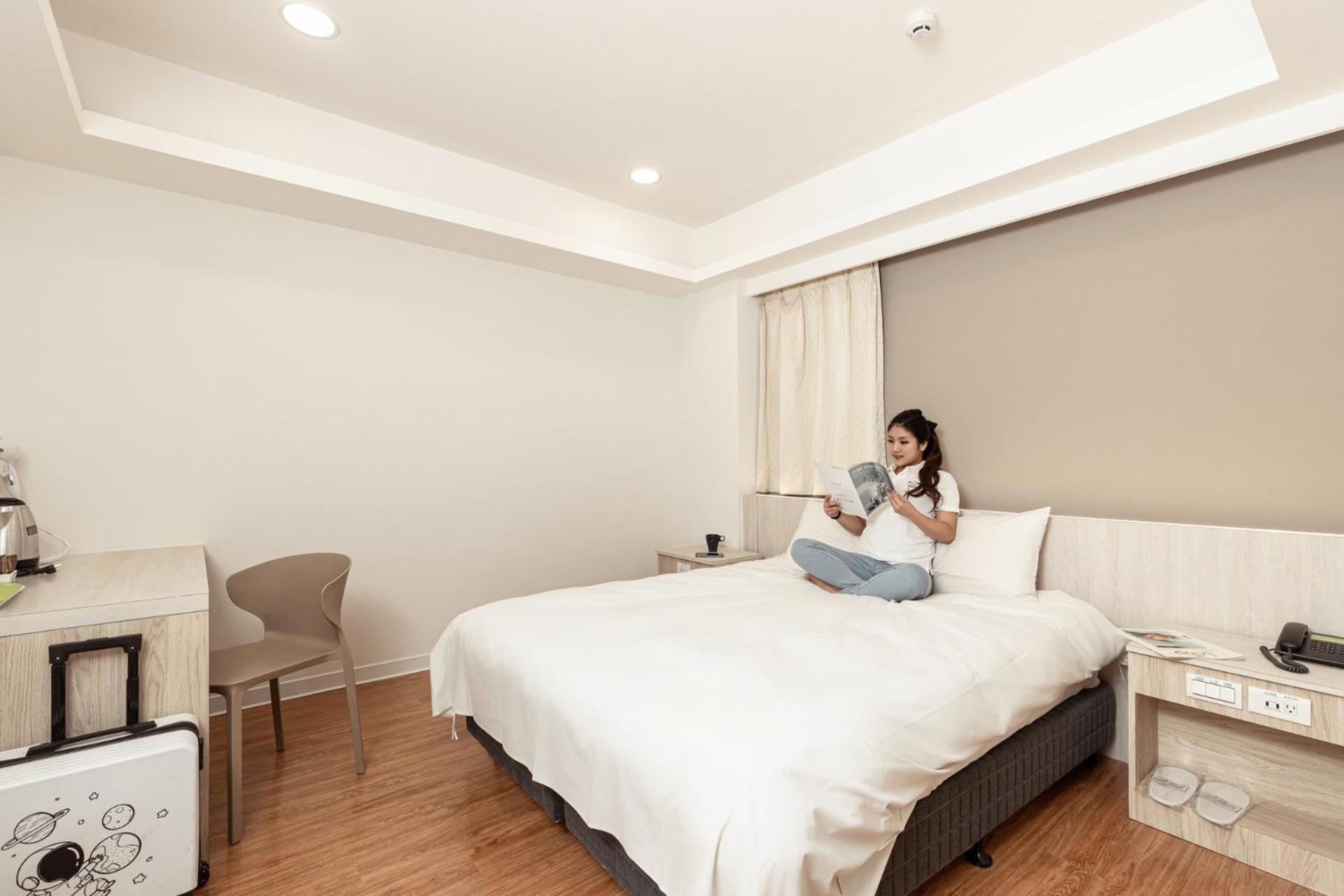 Kiwi Express Hotel - Zhongqing Taichung Exterior photo