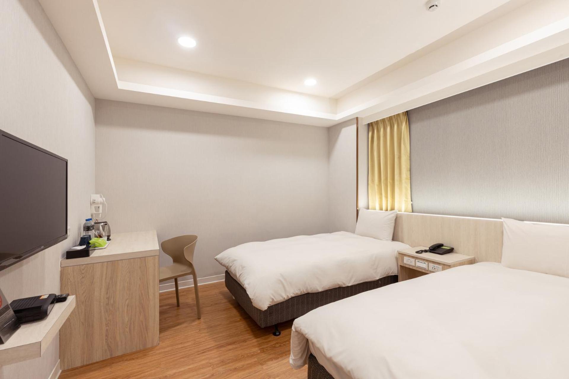 Kiwi Express Hotel - Zhongqing Taichung Exterior photo