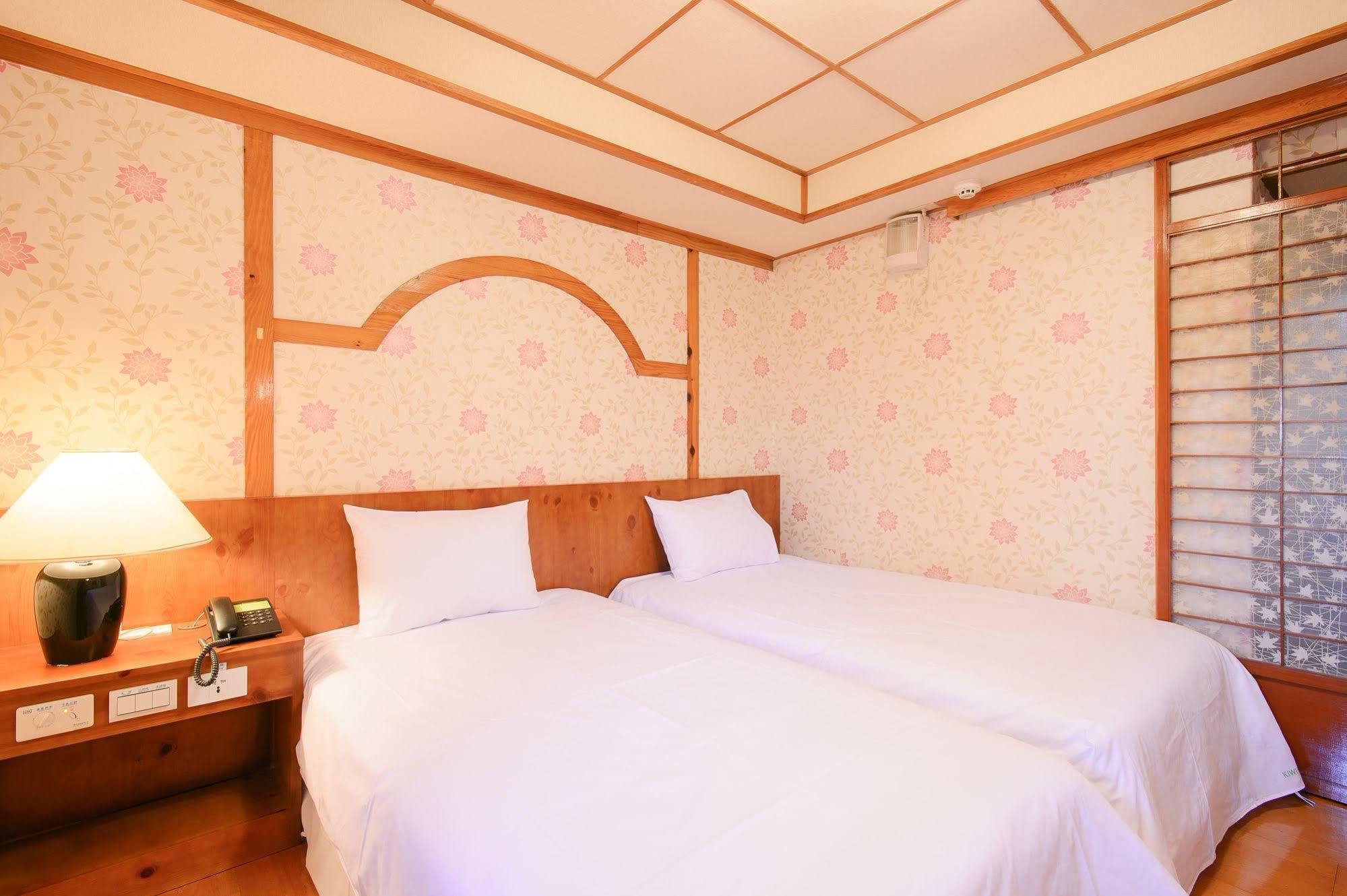 Kiwi Express Hotel - Zhongqing Taichung Exterior photo